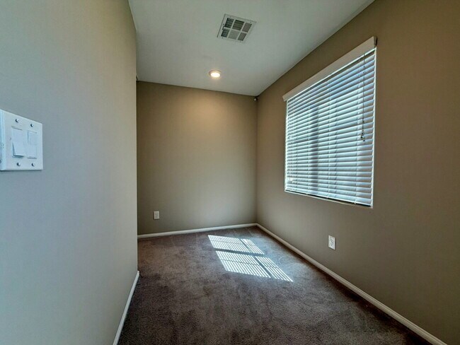 Building Photo - TWO STORY 3 BED 2.5 BATH HOME WITH SOLAR.