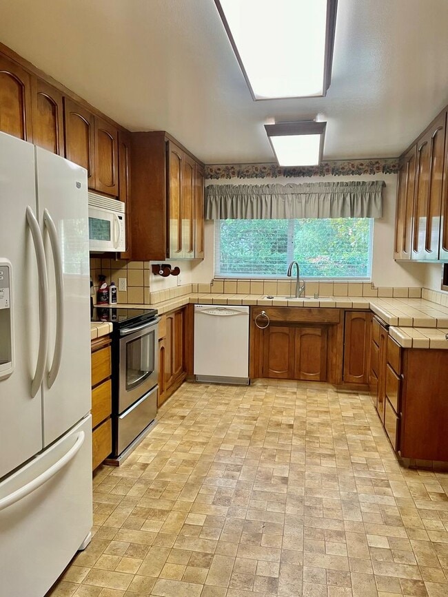 Building Photo - Just reduced!