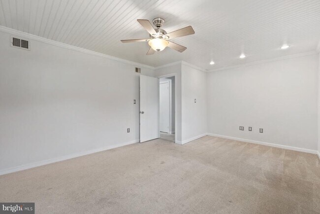 Building Photo - 1302 Squire Ln