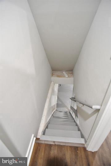 Building Photo - 943 E Schiller St
