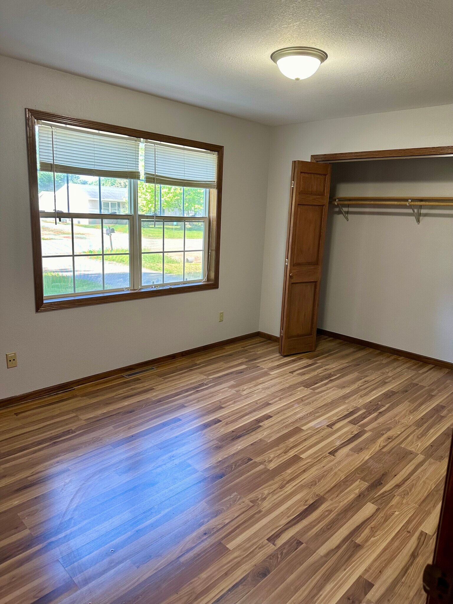 Building Photo - E1592 Raymond Dr