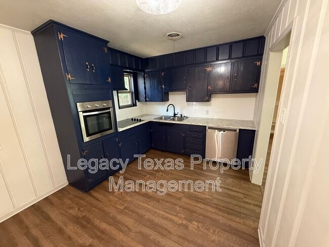 Building Photo - 107 Hilltop Dr