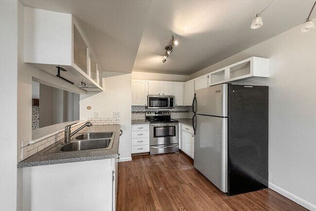 Building Photo - Fabulous 2 BED/1.5 BATH Condo in Boulder! ...