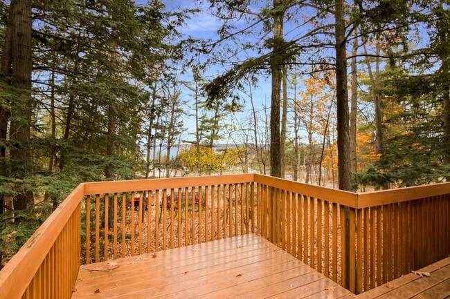 Building Photo - Charming Home at the Base of Old Mission Peninsula