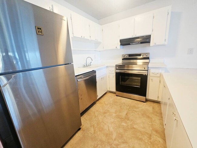 Building Photo - 114 Fairway Ct