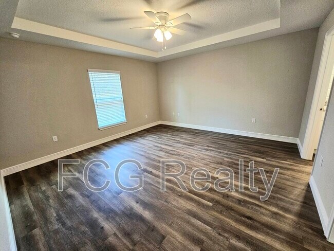 Building Photo - 212 Oak Ln