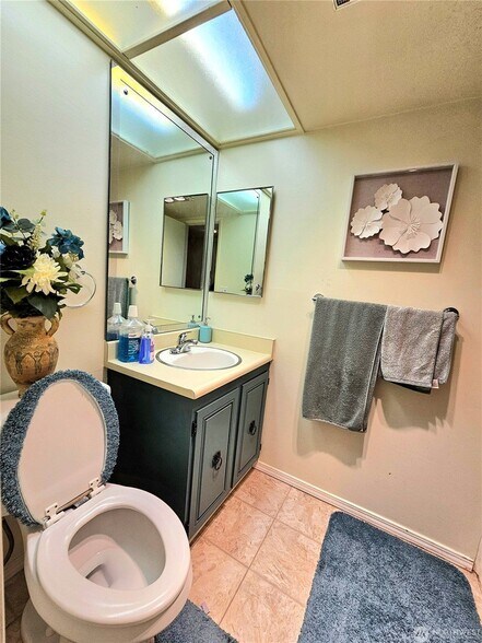 Building Photo - 7425 Ruby Dr SW