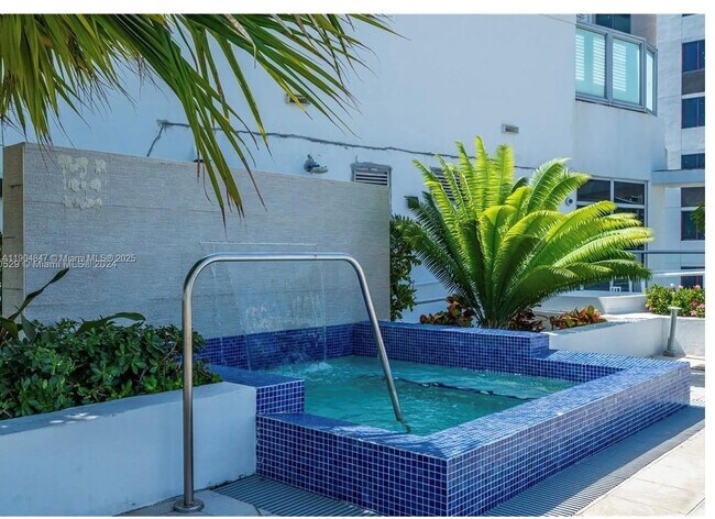 Building Photo - 1010 SW 2nd Ave