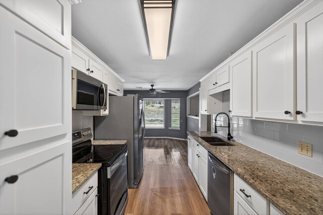 Building Photo - 1910 W 4th St S