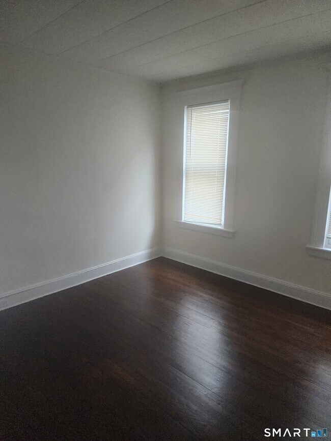 Building Photo - 2744 Main St