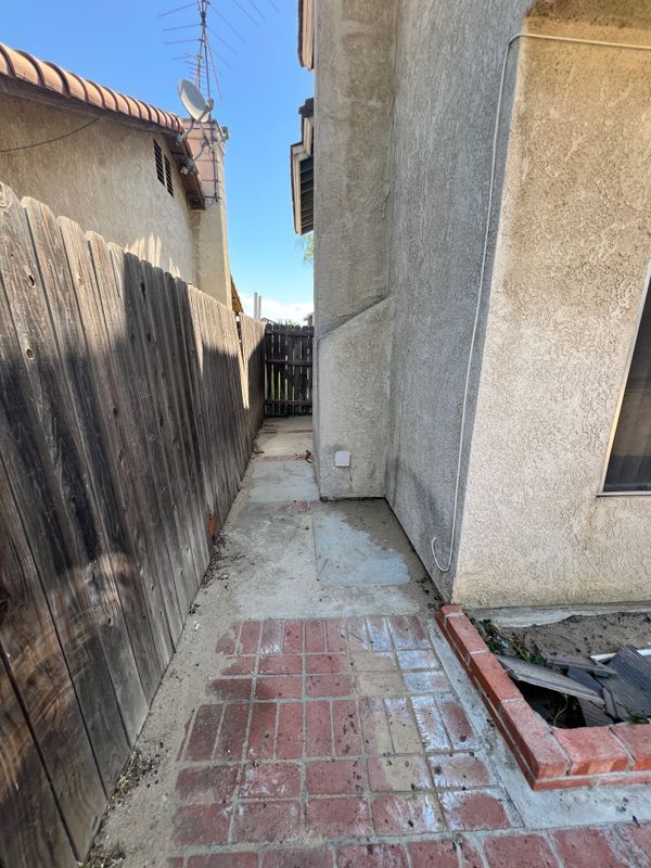 Building Photo - 1195 Bautista Ln