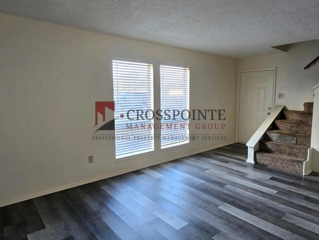 Building Photo - Schedule Your Tour Today! Newly Updated 2/1.5 Townhome in Longview