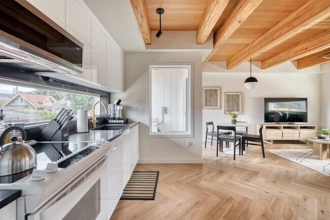 Building Photo - 5018 NE 26th Ave