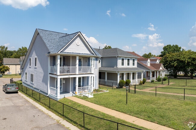 Building Photo - College Park Family II