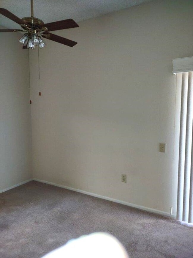 Building Photo - GREAT TOWNHOME IN YUCCA COURT-SUN CITY!!