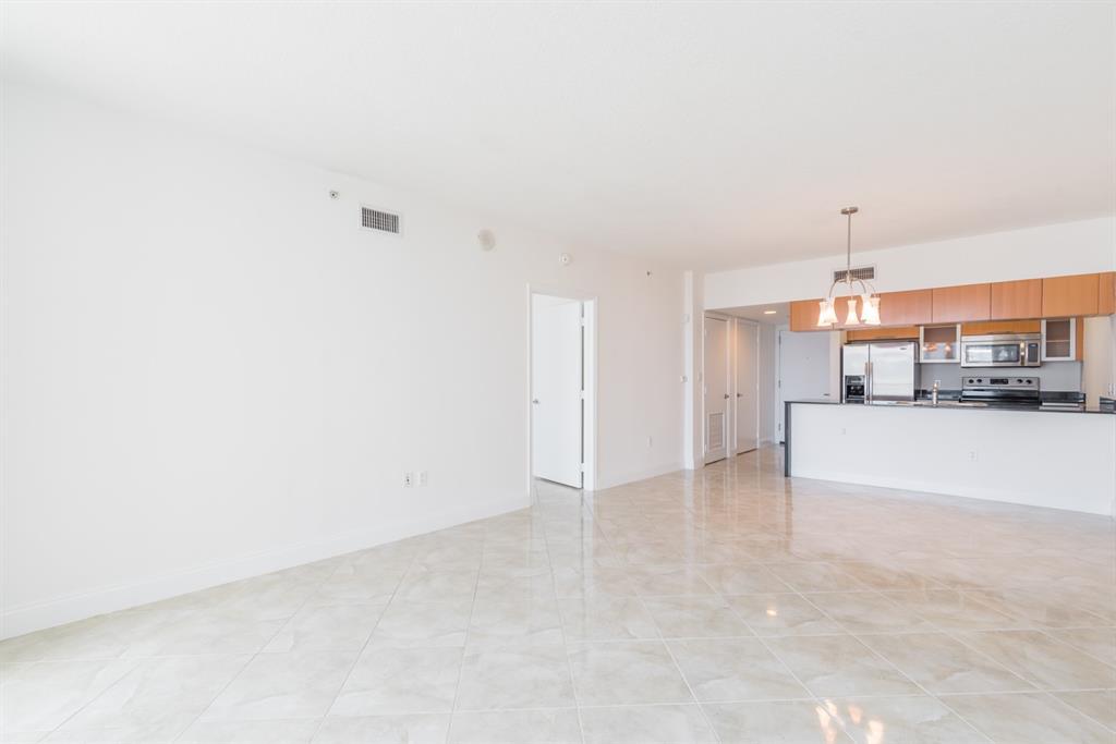 Building Photo - 1750 N Bayshore Dr