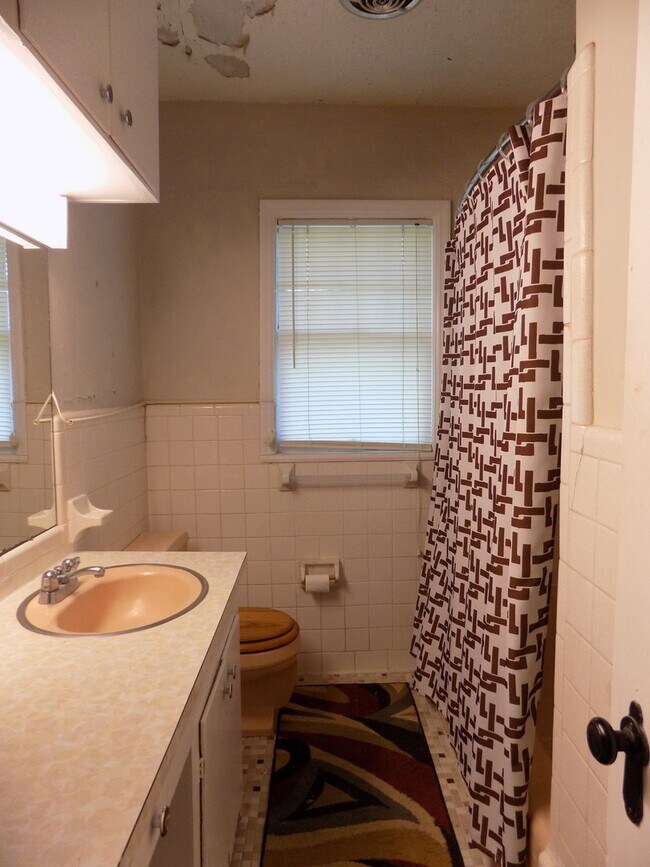 Building Photo - salud618-620