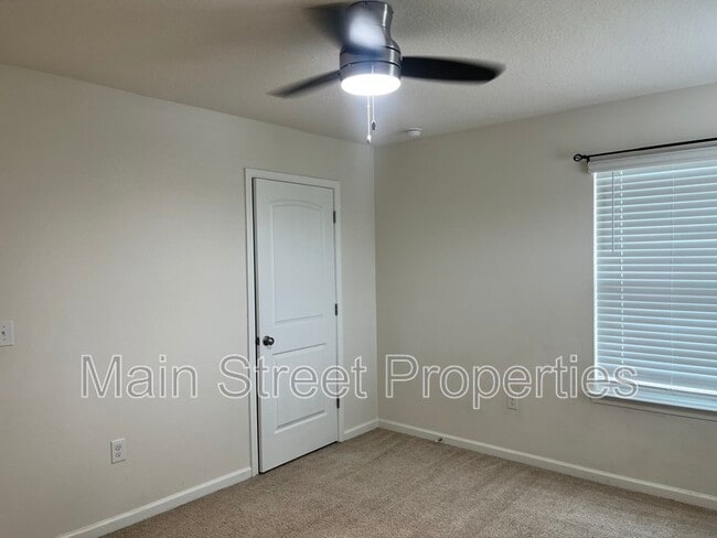 Building Photo - 5862 Blackhorse Cir