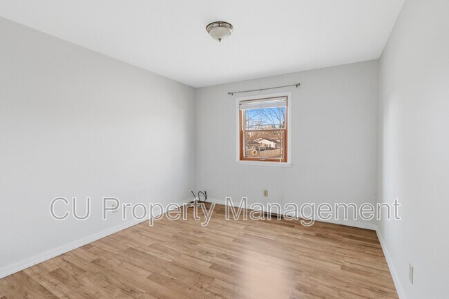 Building Photo - 1903 Sumac Dr