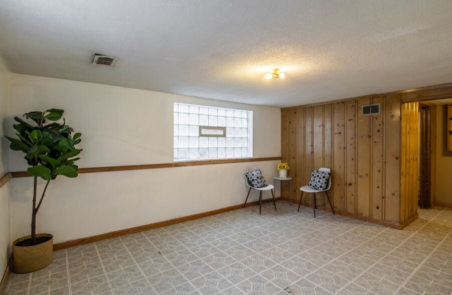 Building Photo - 243 Custer Ave
