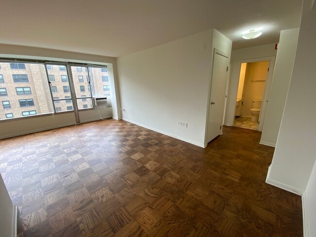 Building Photo - Light and Bright 1 bedroom 1 bath condo first hill