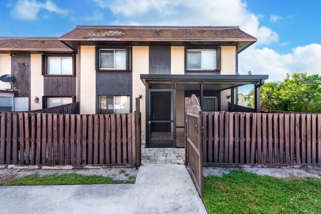 Primary Photo - 2140 Sherwood Forest Blvd