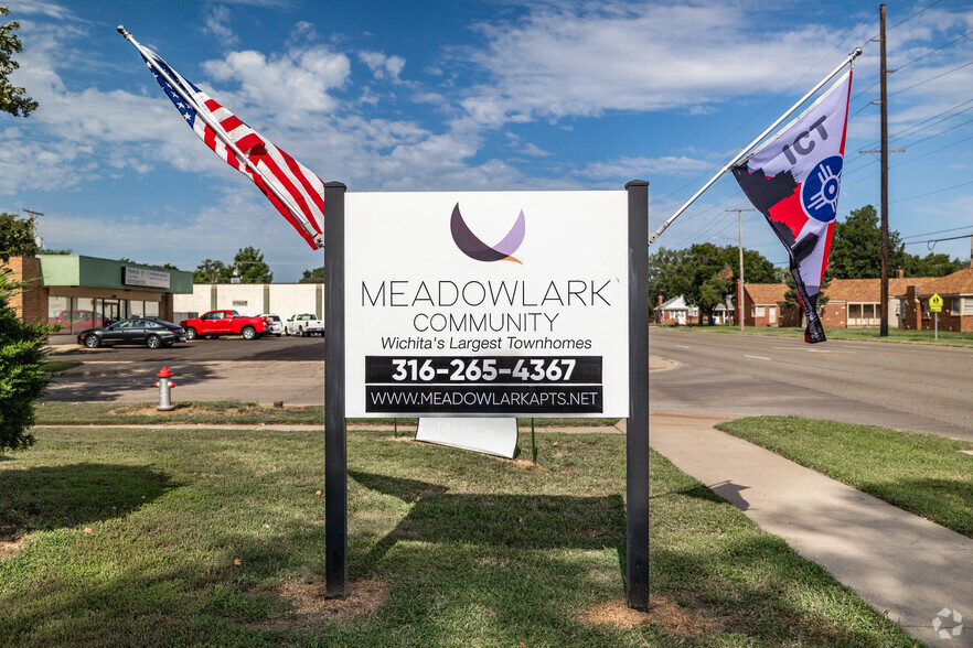 Building Photo - Meadowlark Apartments