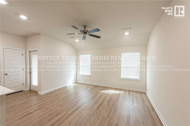 Building Photo - 3801 Pinecrest St