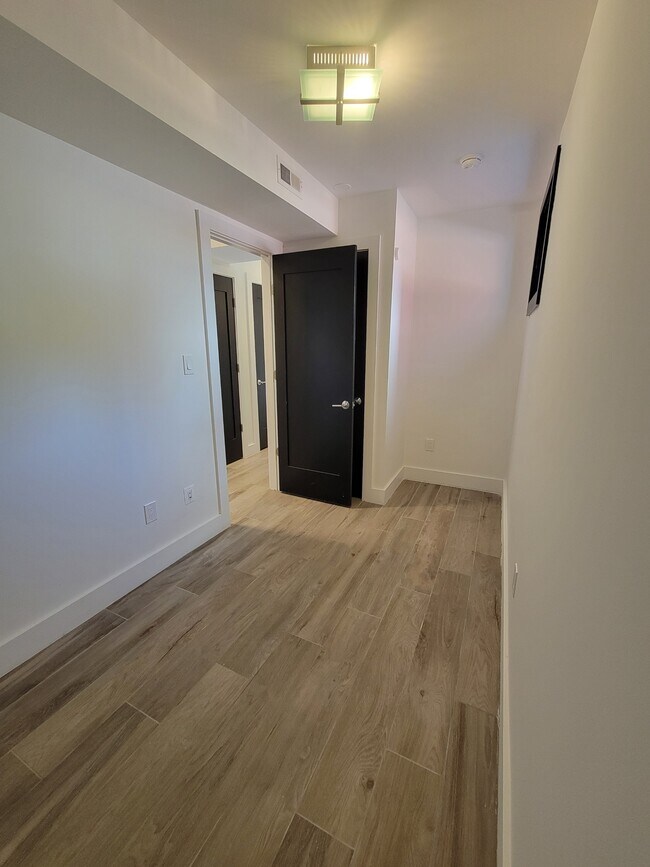 Building Photo - 724 Taylor St NW