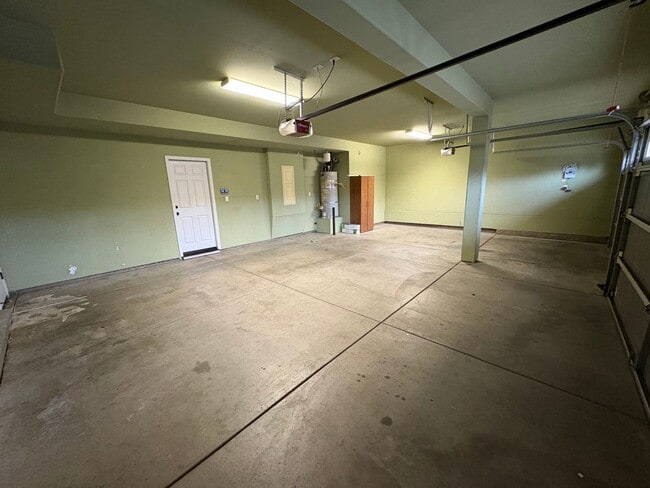 Building Photo - 3116 W Buena Vista Ave