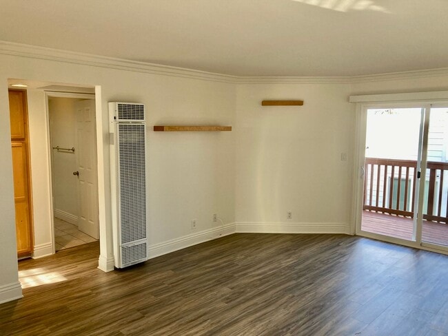 Building Photo - 2 Bed/1 Bath Condo Apt.  Blocks to Imperia...
