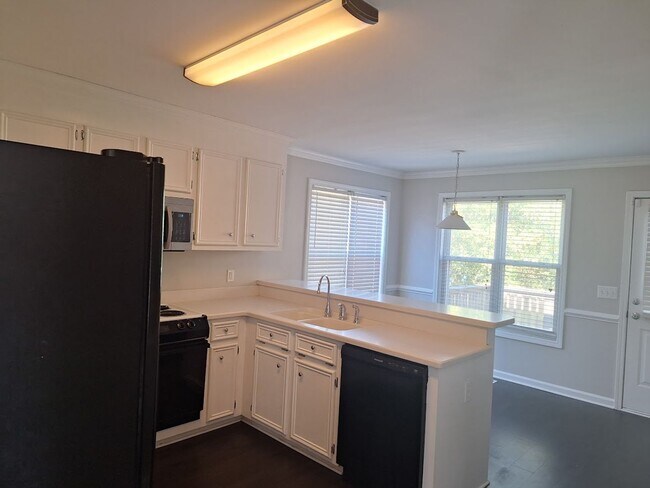 Building Photo - Fantastic Three Bedroom Home in Lexington!