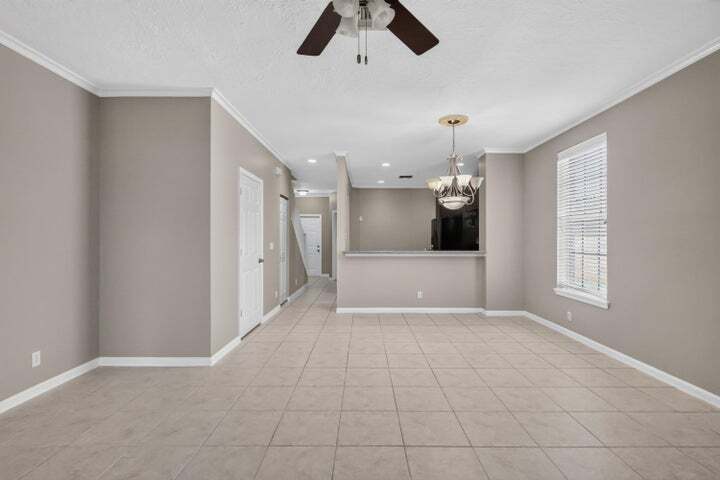 Building Photo - 8103 Bellagio Ln