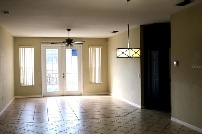 Building Photo - 1932 Magical Ln