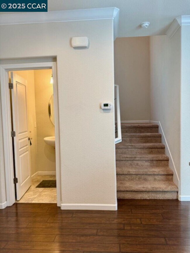 Building Photo - 221 Southpark Ct