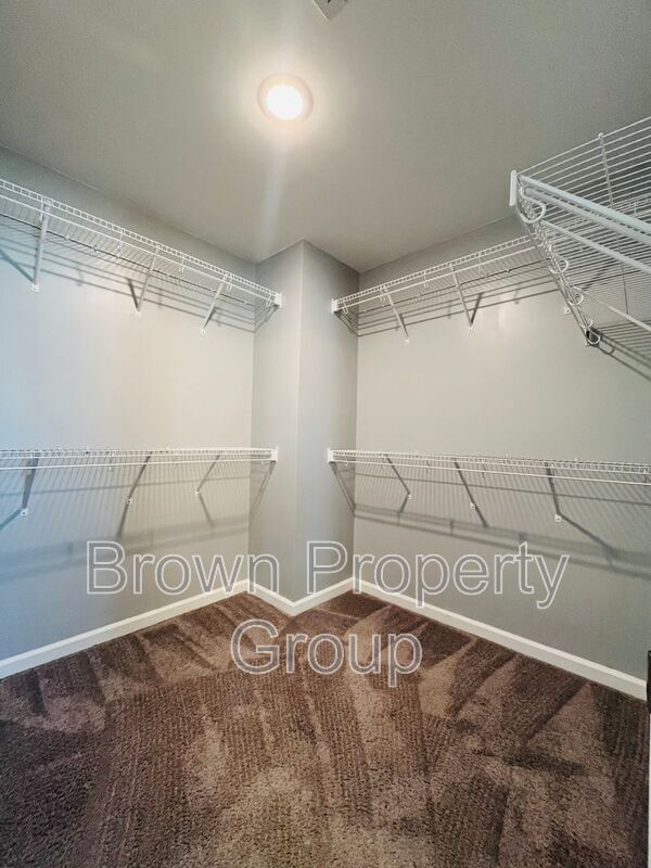 Building Photo - 2165 Stonewash Dr
