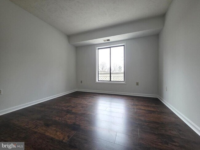 Building Photo - 58 Windbrooke Cir