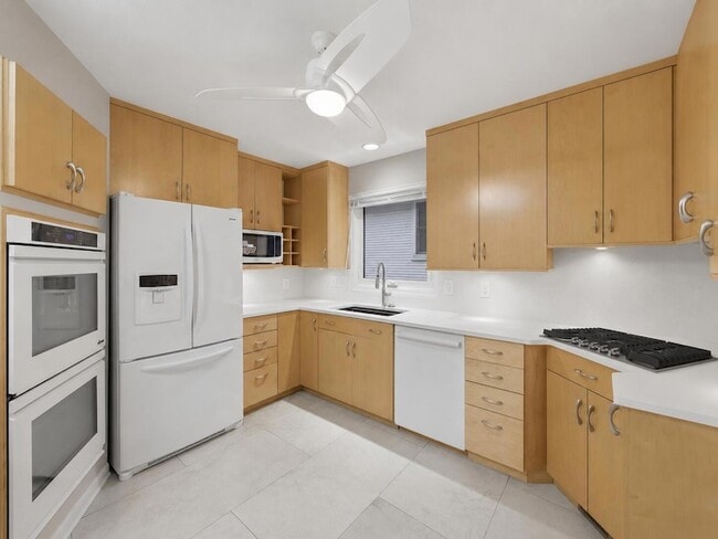 Building Photo - 4536 N Larkin St