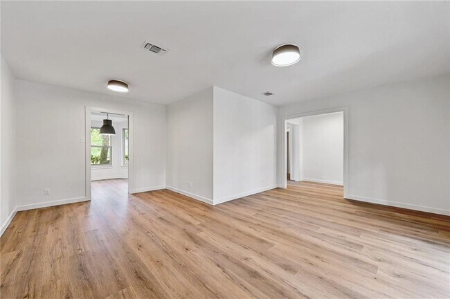 Building Photo - 608 Franklin Dr