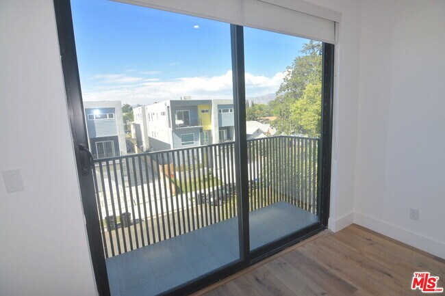 Building Photo - 10810 Peach Grove St