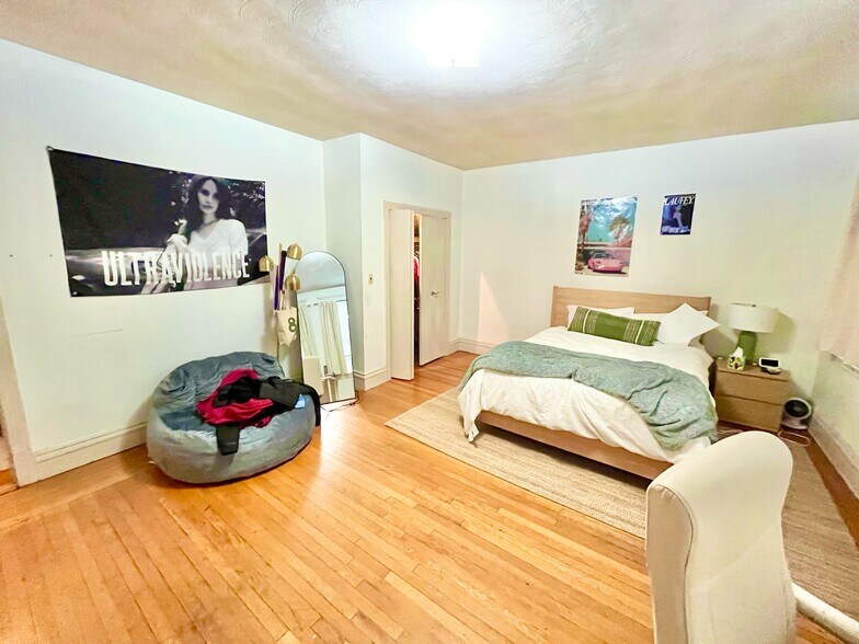 Building Photo - 18 Saint Lukes Rd