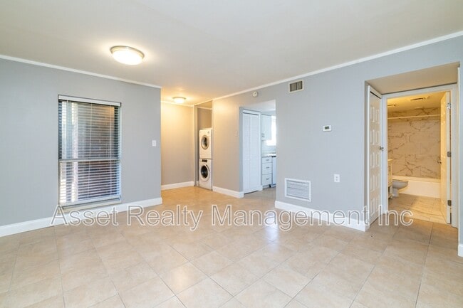Building Photo - 431 Canberra Dr