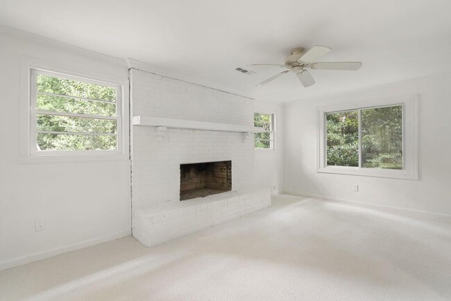 Building Photo - 2151 Radcliffe Dr NW