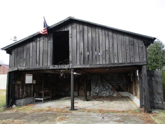 Building Photo - 2 Bedroom Home For Rent Over The River!