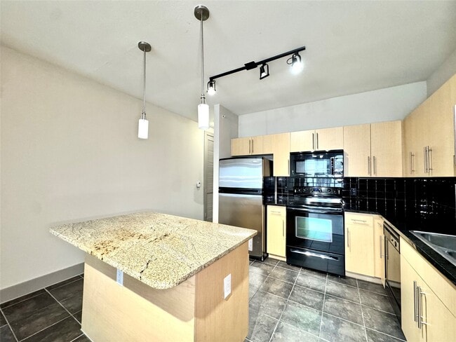 Building Photo - 3660 Richmond Ave.