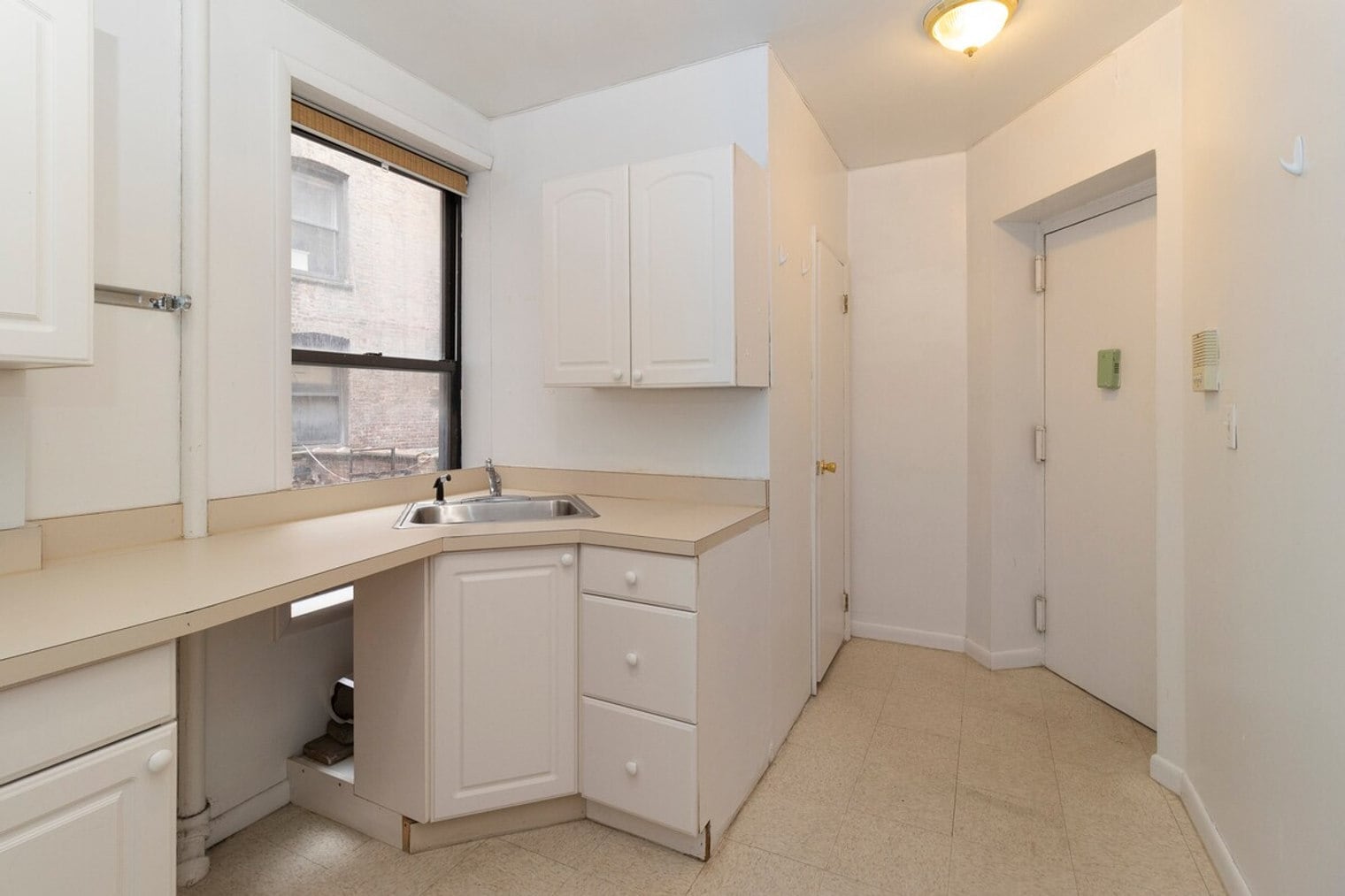 Building Photo - 320 E 93rd St