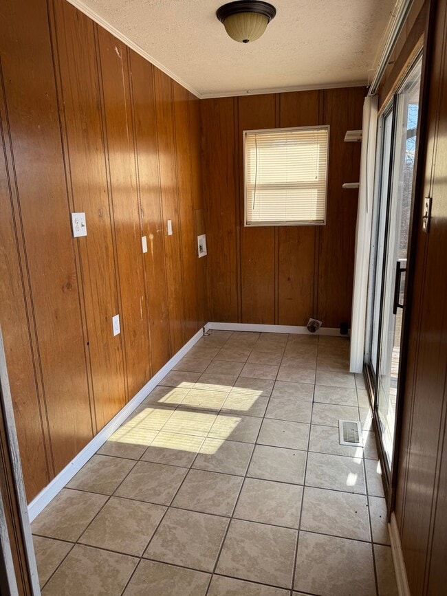 Building Photo - Spacious 4-Bedroom Rural Home on Private Acreage