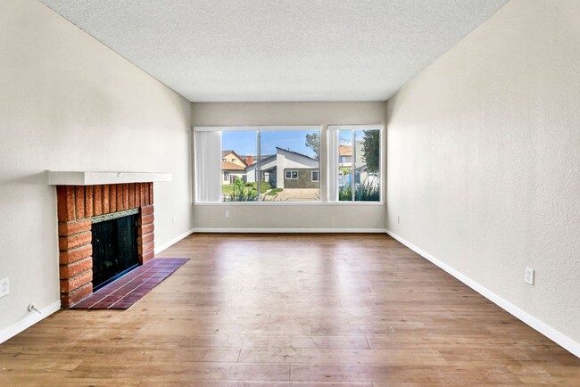 Building Photo - Great single level home in Mira Mesa.  Ava...
