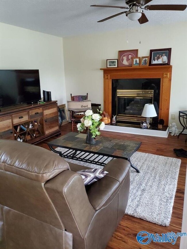 Building Photo - 402 Crutcher Cir