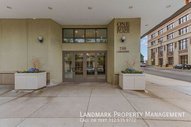 Building Photo - 758 N Larrabee-#820
